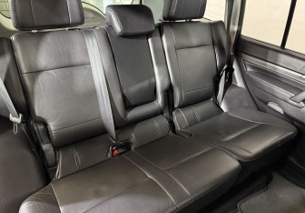 Подержанный автомобиль Mitsubishi Pajero 2011 года (11 фото)