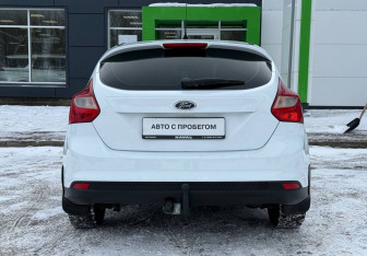 Подержанный автомобиль Ford Focus Hatchback 2013 года (6 фото)