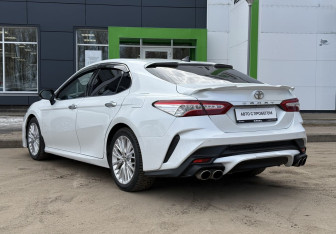 Подержанный автомобиль Toyota Camry Sedan 2018 года (7 фото)
