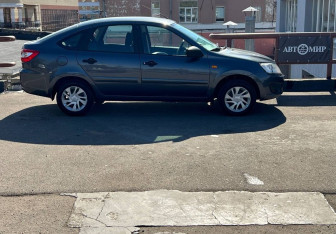 Подержанный автомобиль LADA (ВАЗ) Granta Liftback 2015 года (4 фото)
