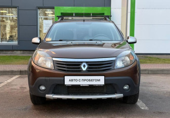 Подержанный автомобиль Renault Sandero 2013 года (2 фото)