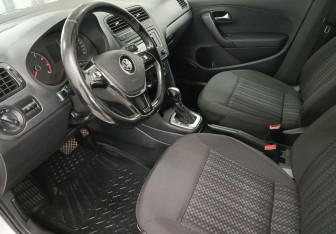 Подержанный автомобиль Volkswagen Polo Sedan 2016 года (11 фото)