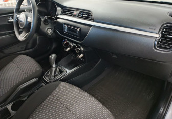 Подержанный автомобиль Kia Rio Sedan 2017 года (12 фото)