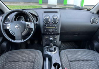Подержанный автомобиль Nissan Qashqai 2009 года (11 фото)