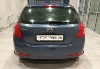 Подержанный автомобиль Kia Ceed Hatchback 2011 года (8 фото)