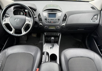 Подержанный автомобиль Hyundai ix35 2014 года (9 фото)