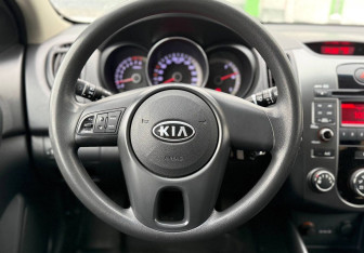 Подержанный автомобиль Kia Cerato Sedan 2012 года (12 фото)