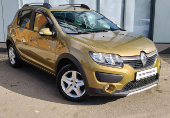 Подержанный автомобиль Renault Sandero 2016 года (2 фото)
