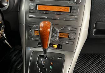 Подержанный автомобиль Toyota Auris Hatchback 2008 года (12 фото)