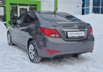 Подержанный автомобиль Hyundai Solaris Sedan 2014 года (7 фото)