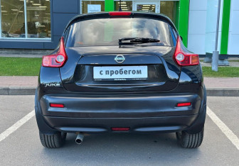 Подержанный автомобиль Nissan Juke 2011 года (6 фото)