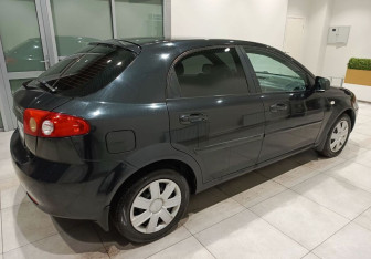 Подержанный автомобиль Chevrolet Lacetti Hatchback 2012 года (4 фото)
