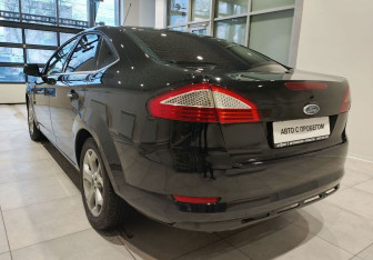Подержанный автомобиль Ford Mondeo Sedan 2010 года (6 фото)