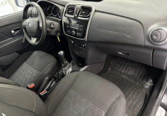 Подержанный автомобиль Renault Sandero 2018 года (11 фото)