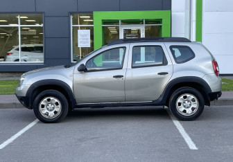 Подержанный автомобиль Renault Duster 2015 года (8 фото)