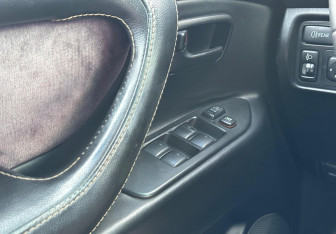 Подержанный автомобиль Toyota Land Cruiser Suv 2006 года (15 фото)