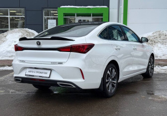 Подержанный автомобиль Changan Eado Plus 2023 года (5 фото)