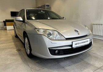 Подержанный автомобиль Renault Laguna Liftback 2008 года (3 фото)