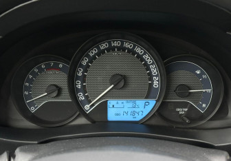Подержанный автомобиль Toyota Corolla Sedan 2014 года (12 фото)