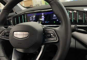Подержанный автомобиль Geely Atlas 2024 года (13 фото)