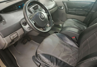Подержанный автомобиль Renault Scenic 2007 года (11 фото)