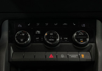 Подержанный автомобиль Skoda Karoq 2021 года (14 фото)
