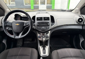 Подержанный автомобиль Chevrolet Aveo Sedan 2013 года (8 фото)