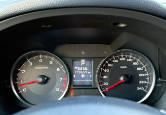 Подержанный автомобиль Subaru XV 2014 года (14 фото)