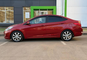 Подержанный автомобиль Hyundai Solaris Sedan 2011 года (8 фото)