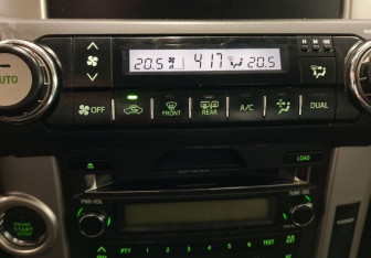 Подержанный автомобиль Toyota Land Cruiser Prado 2010 года (15 фото)