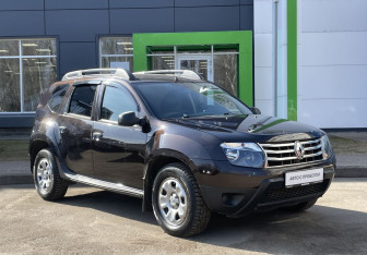 Подержанный автомобиль Renault Duster 2014 года (3 фото)
