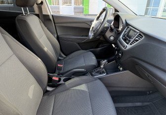 Подержанный автомобиль Hyundai Solaris Sedan 2021 года (10 фото)