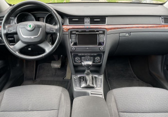 Подержанный автомобиль Skoda Superb Liftback 2012 года (11 фото)