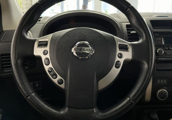 Подержанный автомобиль Nissan X-Trail 2012 года (12 фото)