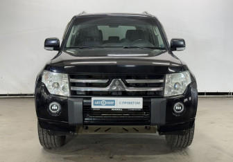 Подержанный автомобиль Mitsubishi Pajero 2011 года (2 фото)