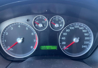 Подержанный автомобиль Ford Focus Sedan 2007 года (15 фото)