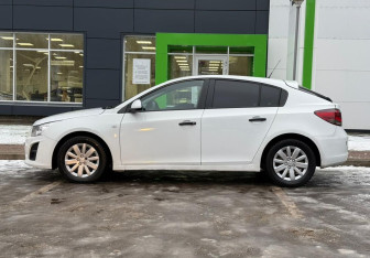Подержанный автомобиль Chevrolet Cruze Hatchback 2013 года (8 фото)
