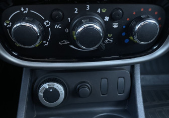 Подержанный автомобиль Renault Duster 2014 года (12 фото)