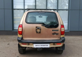 Подержанный автомобиль Chevrolet Niva 2004 года (7 фото)