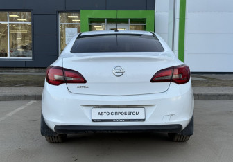 Подержанный автомобиль Opel Astra Sedan 2013 года (6 фото)