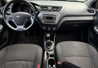 Подержанный автомобиль Kia Rio Hatchback 2016 года (11 фото)