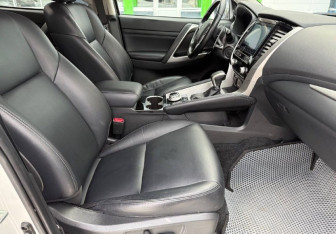 Подержанный автомобиль Mitsubishi Pajero Sport 2022 года (10 фото)