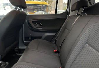 Подержанный автомобиль Skoda Fabia Hatchback 2012 года (12 фото)