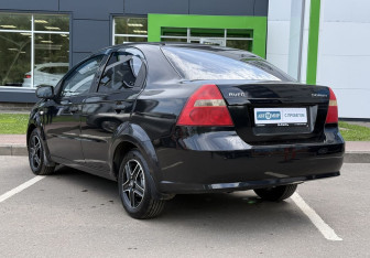 Подержанный автомобиль Chevrolet Aveo Sedan 2007 года (7 фото)