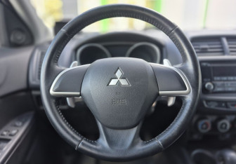 Подержанный автомобиль Mitsubishi ASX 2014 года (15 фото)
