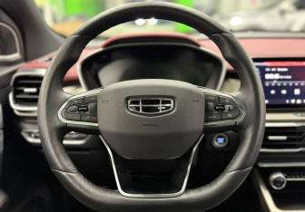 Подержанный автомобиль Geely Coolray 2023 года (13 фото)