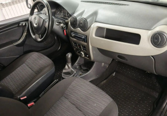Подержанный автомобиль Renault Logan Sedan 2011 года (11 фото)