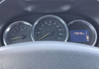 Подержанный автомобиль Renault Duster 2017 года (13 фото)