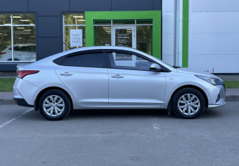 Подержанный автомобиль Hyundai Solaris Sedan 2021 года (4 фото)