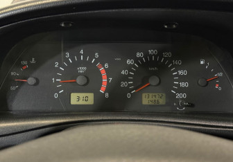 Подержанный автомобиль Chevrolet Niva 2007 года (12 фото)